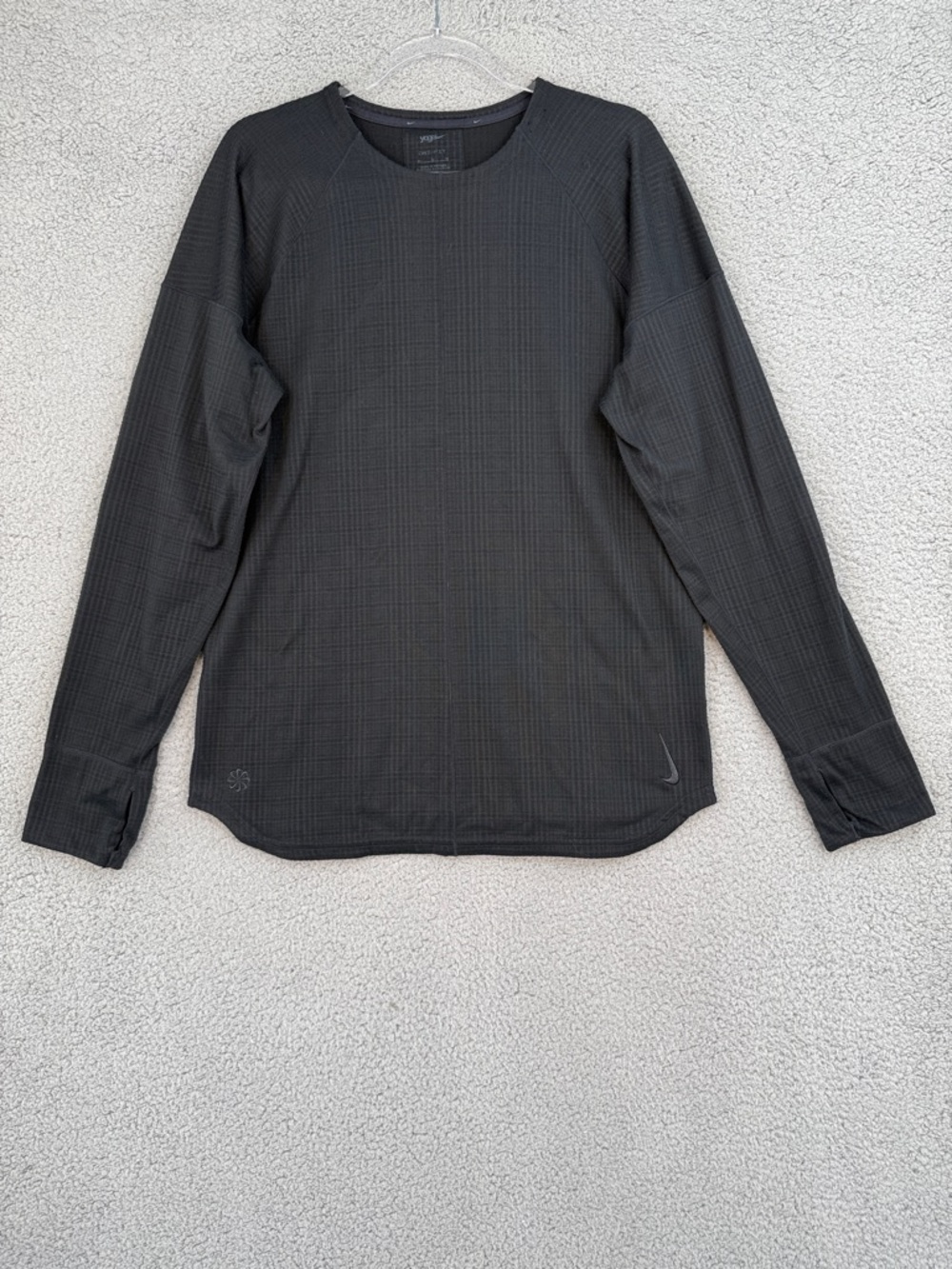 Nike Yoga Dri-Fit Men’s Medium shirt Long Sleeve Black Performance thumb holes